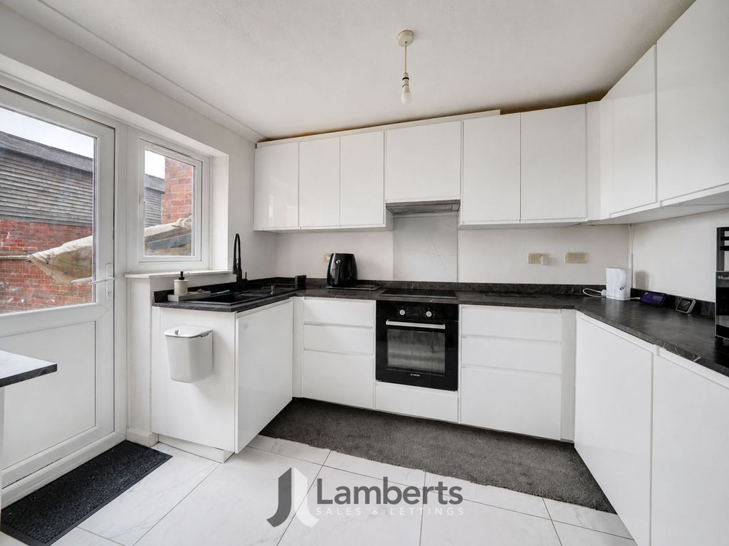 Property photo 2 of 14 Kitchen