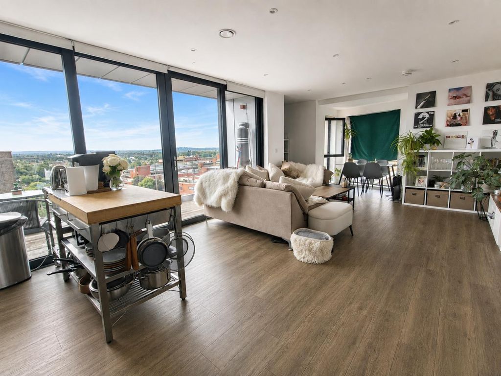 Property photo 2 of 20 liv1.Png