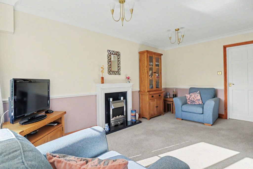 Property photo 3 of 13
