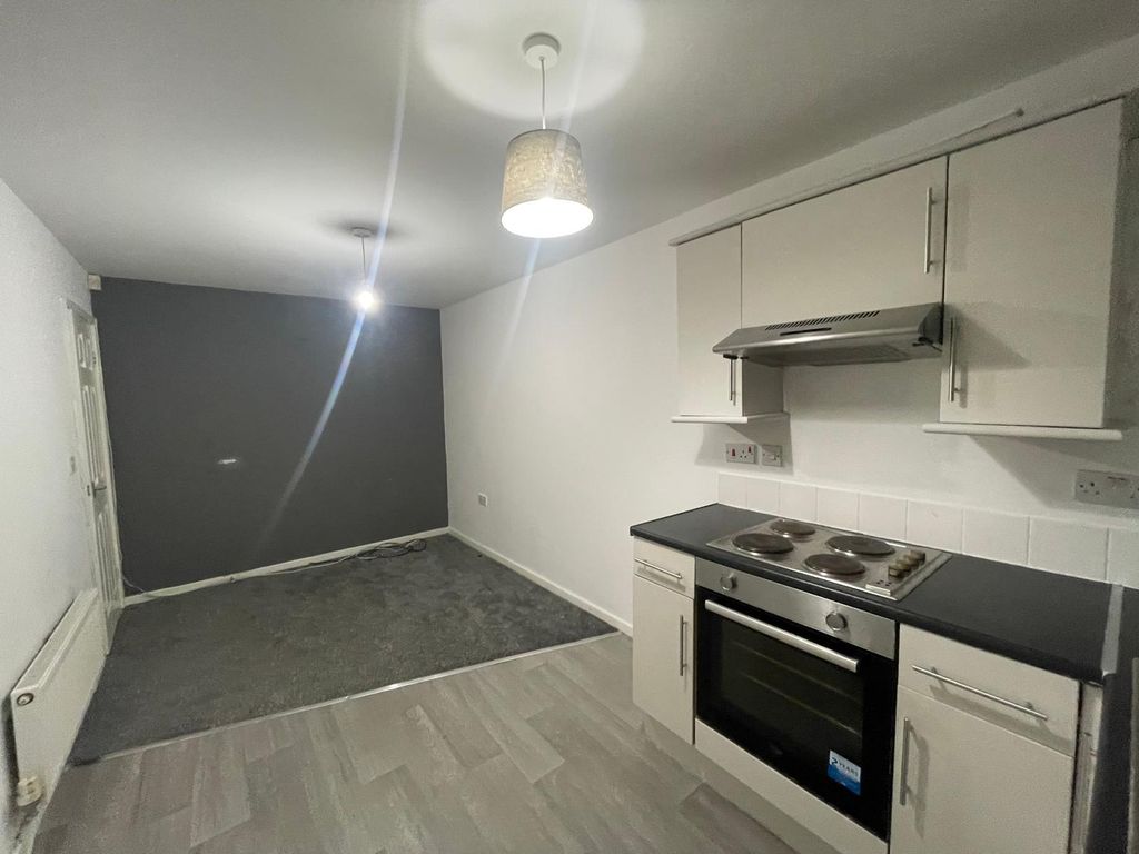 Property photo 2 of 7 Living Kitchen