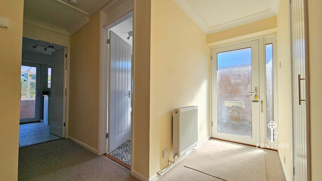 Property photo 3 of 14 Hallway
