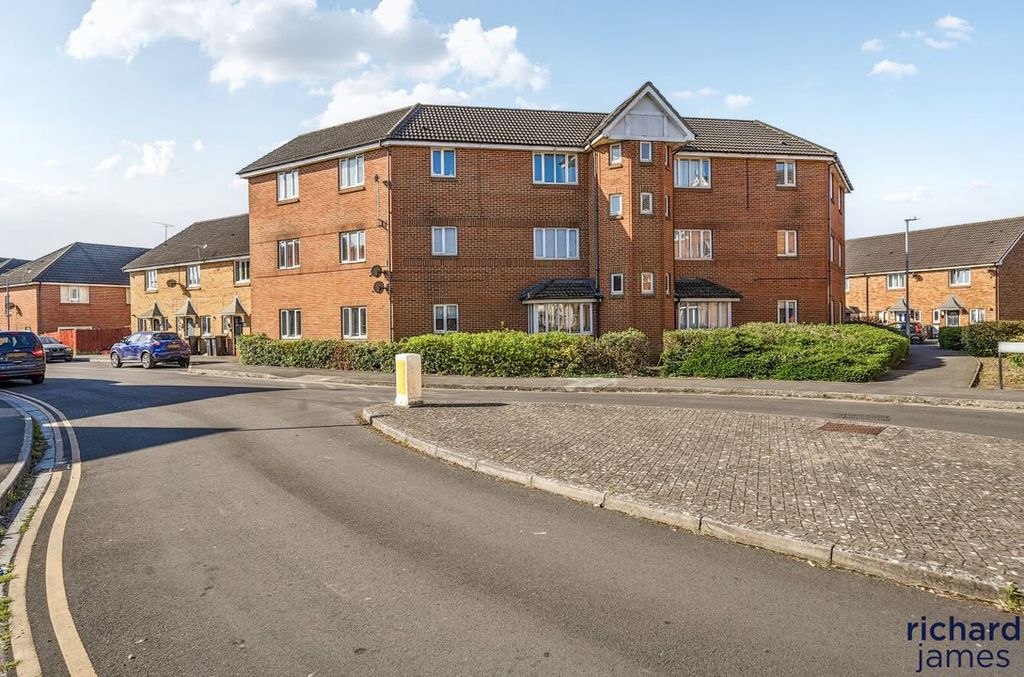Property photo 1 of 11 B20A361E300A447Aaefdb5A055c662d9