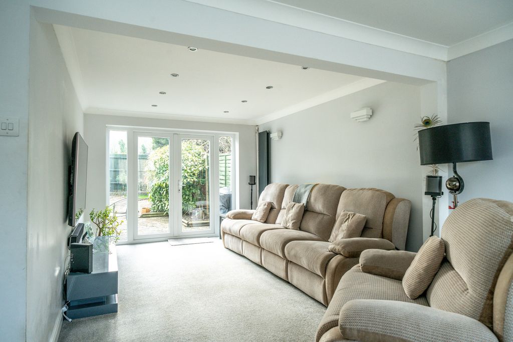 Property photo 2 of 17 16-Highland-Drive-1009