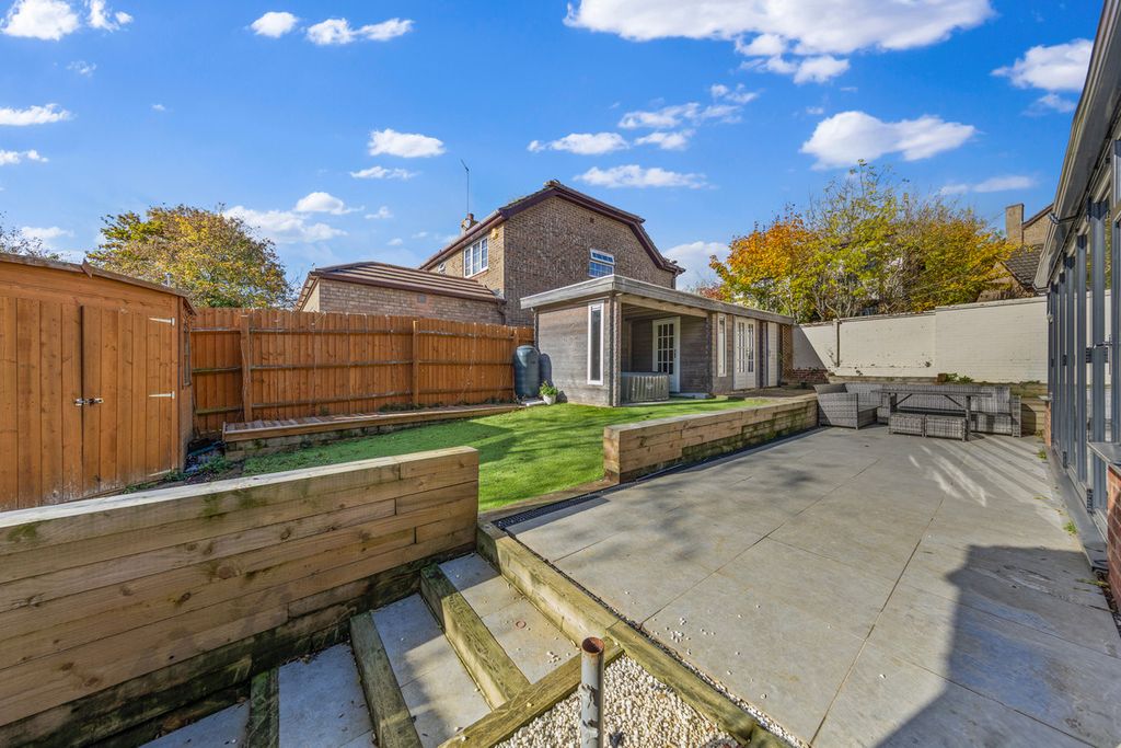 Property photo 3 of 27