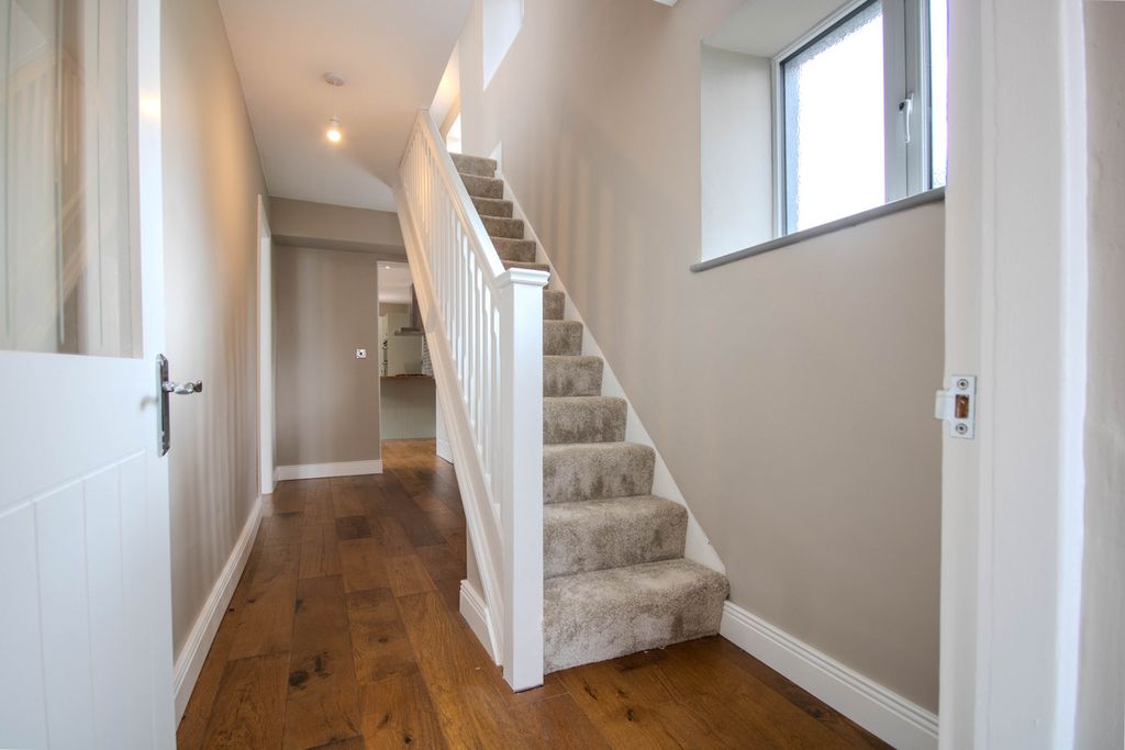 Property photo 2 of 29