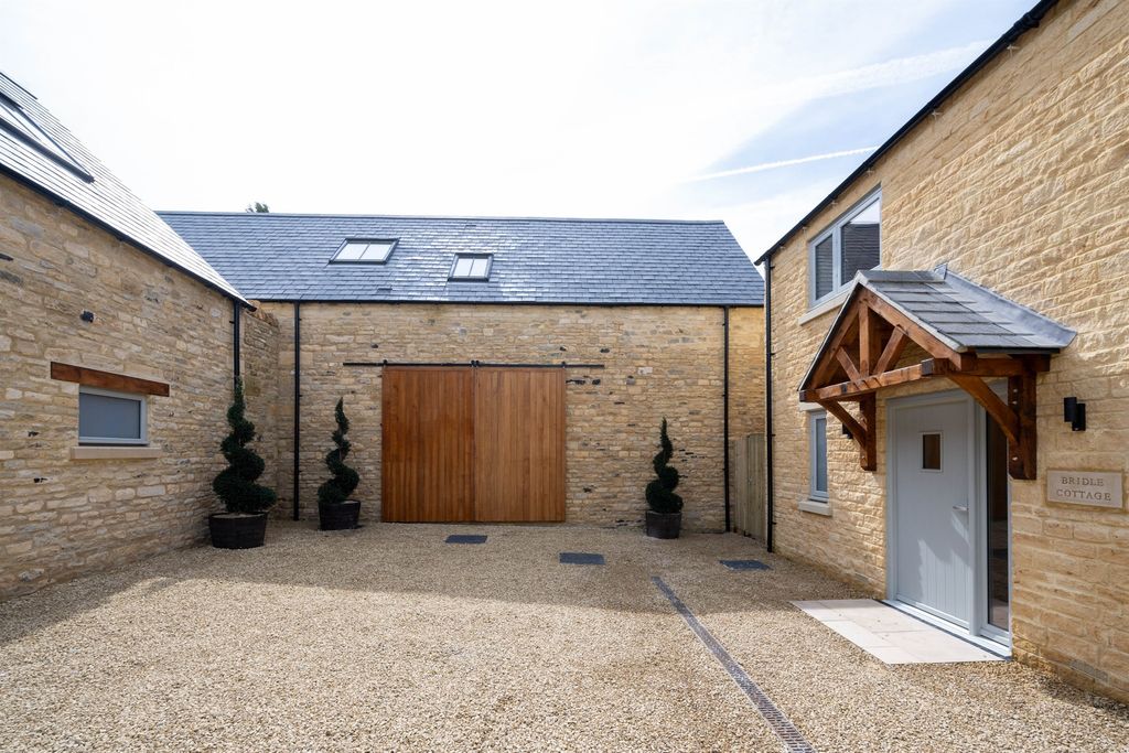 Property photo 2 of 9