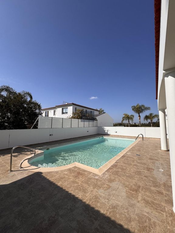 Property photo 2 of 30