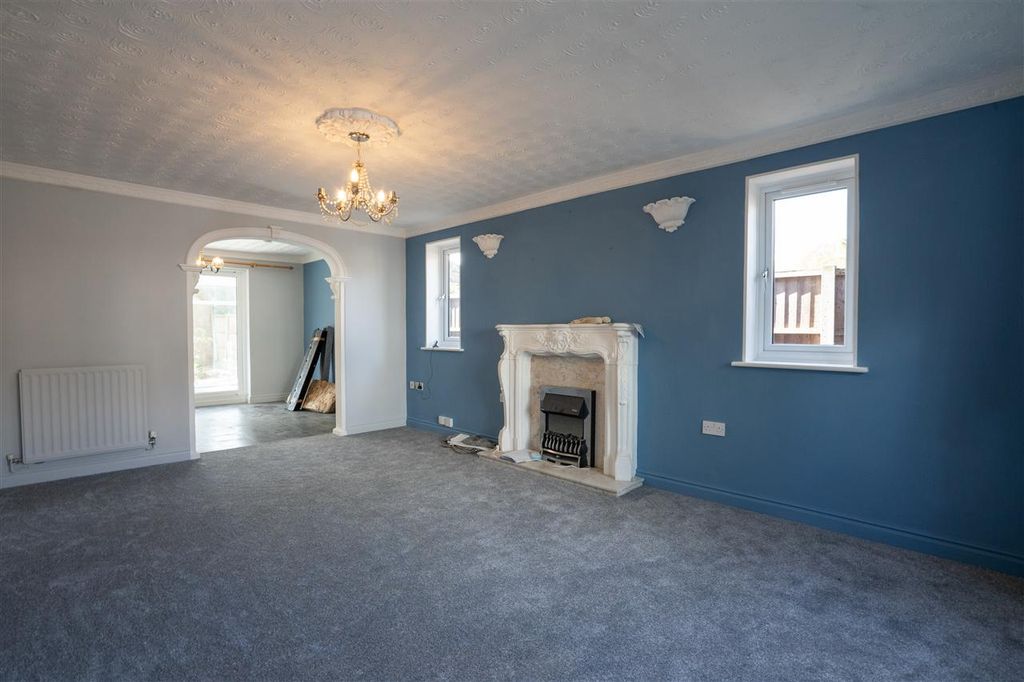 Property photo 2 of 20 Lounge