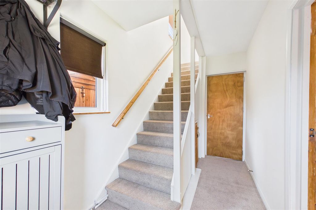 Property photo 2 of 15 Entrance Hall