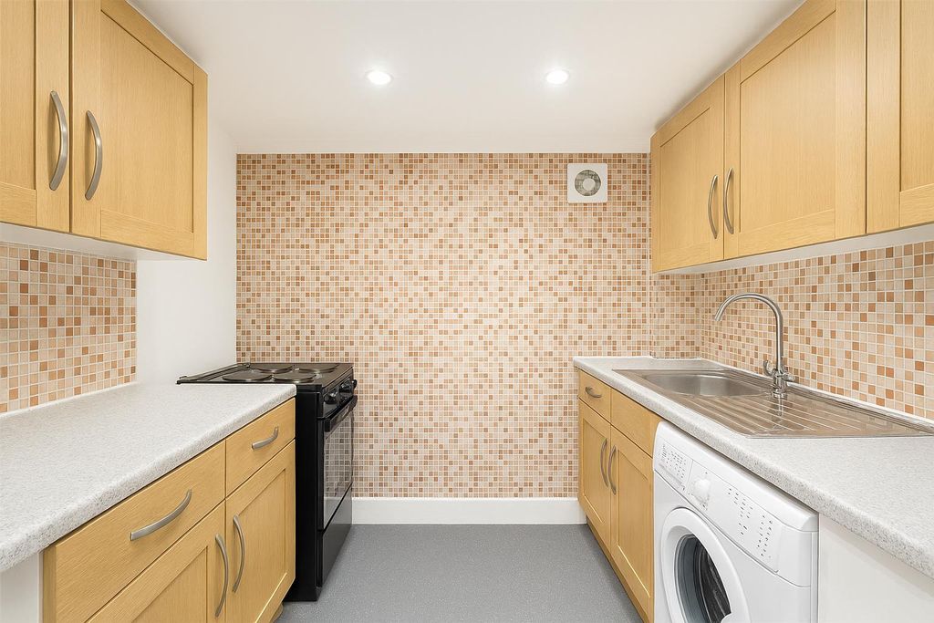 Property photo 3 of 5 Kitchen