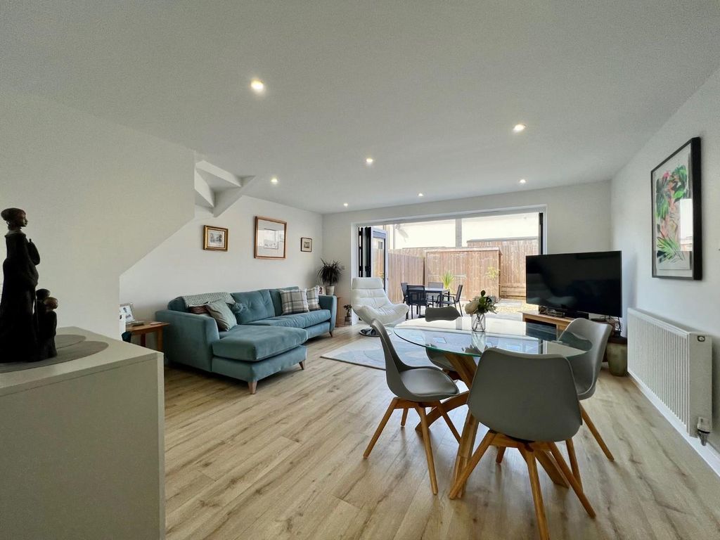 Property photo 2 of 16 Lounge2.Jpg