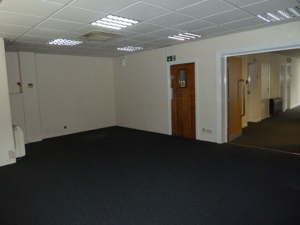 Property photo 3 of 10 Office