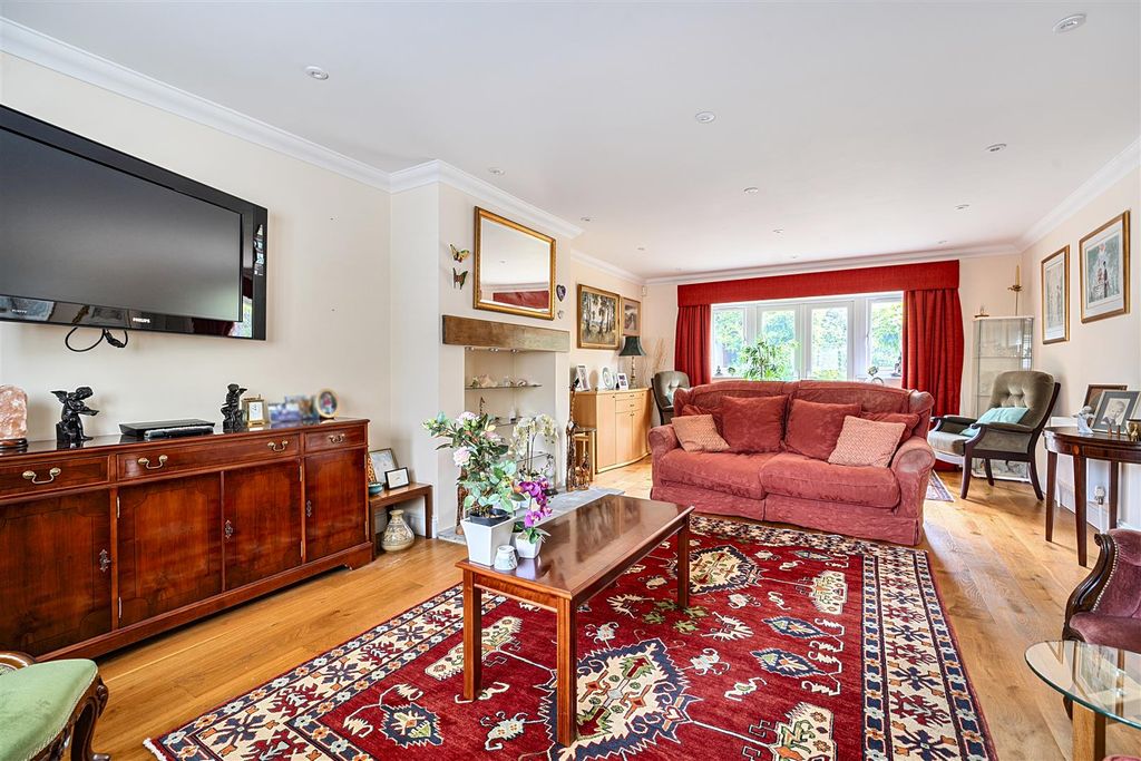 Property photo 3 of 19 Sitting Room