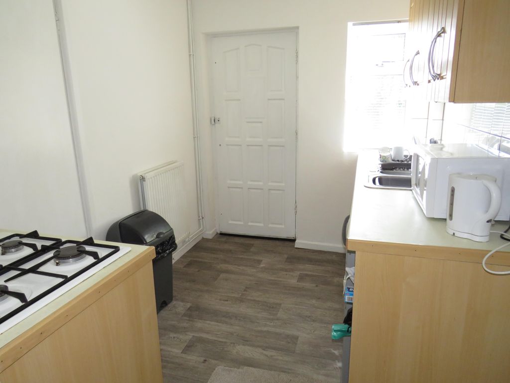 Property photo 2 of 8 Kitchen