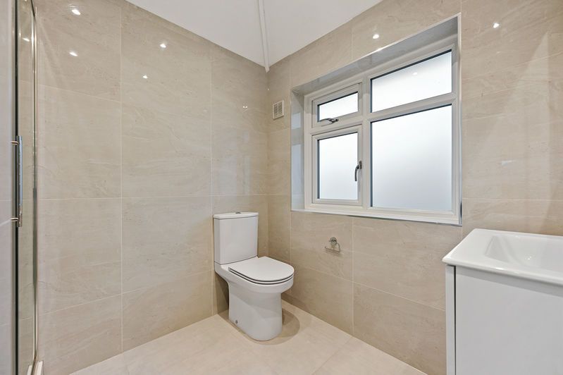 1 bed flat for saleParkside Way, Harrow HA2 photo 5