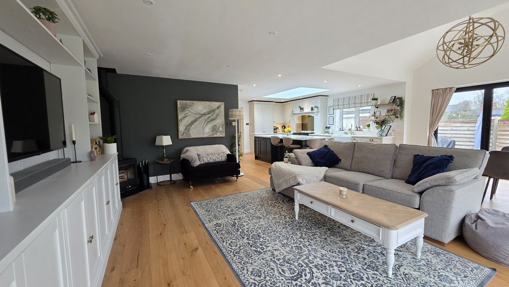 Property photo 3 of 35