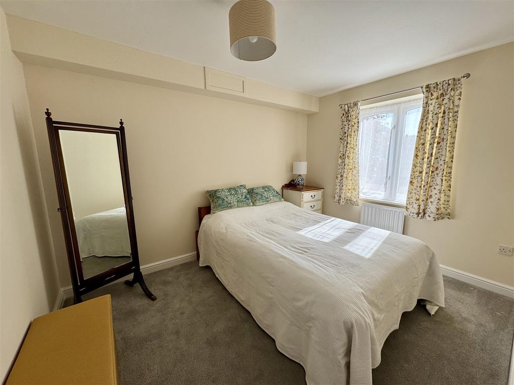 Property photo 3 of 17 Bedroom