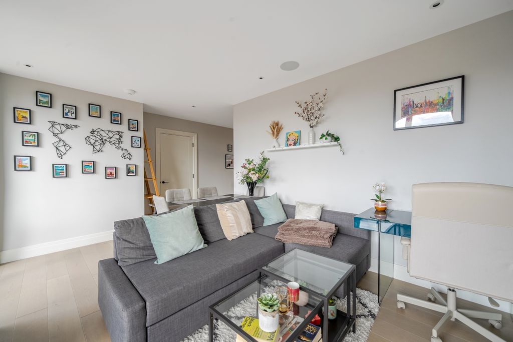 Property photo 2 of 11 1355192-14-68c9B3...