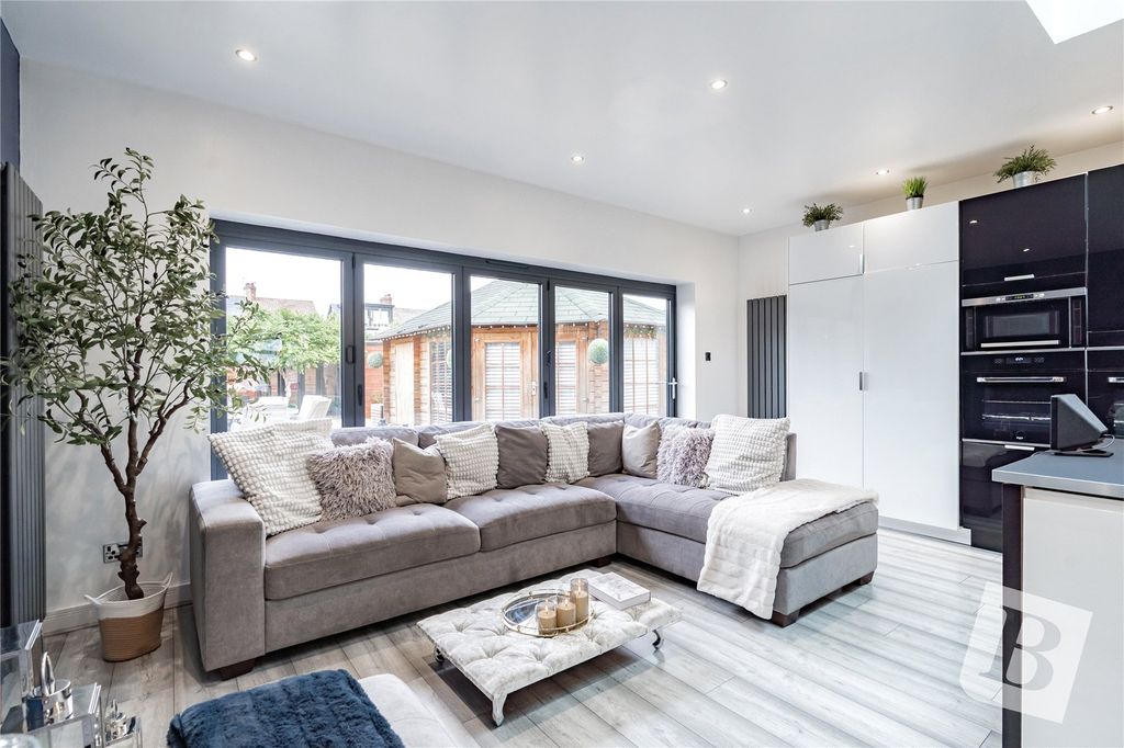 Property photo 2 of 16 Kitchen