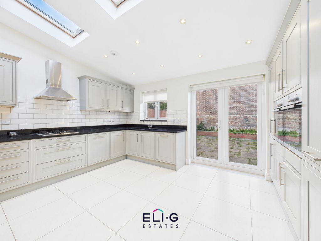 Property photo 1 of 20 Extended Lovely 2 Bed Terraced House For Sale Florence Street, London Nw4