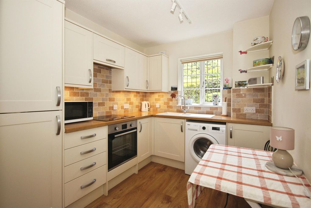 Property photo 2 of 14