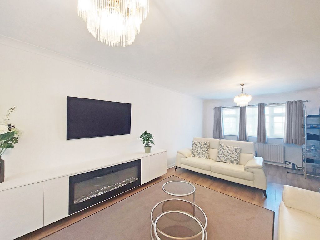 Property photo 3 of 20 5331393