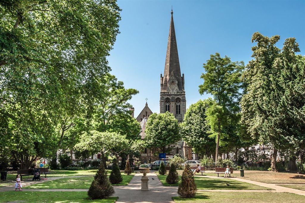 Property photo 3 of 16 Redcliffe Square-3.Jpg