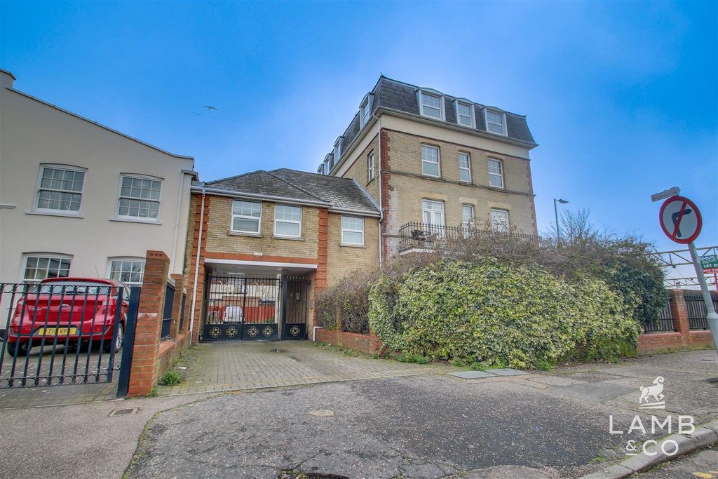 Property photo 1 of 8