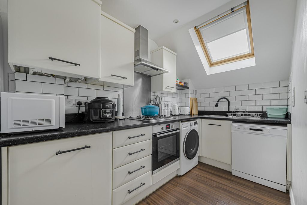 Property photo 2 of 9 Kitchen