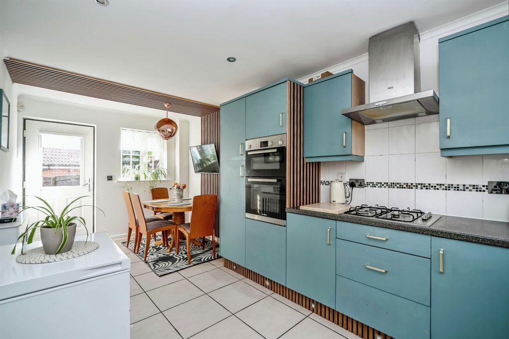Property photo 3 of 17