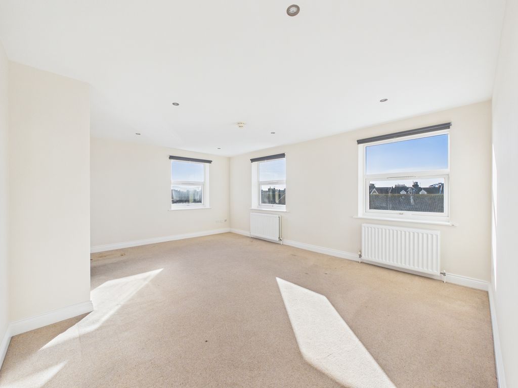 Property photo 2 of 6 Cam03519G0-Pr0466-Still003