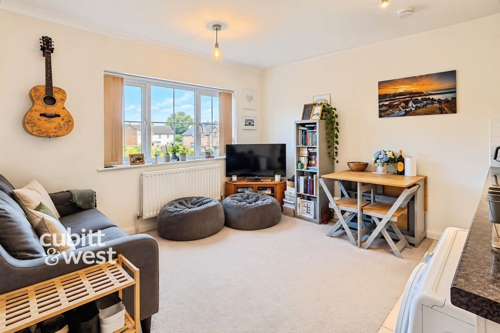 Property photo 2 of 11 d5072De0-0B12F58B...