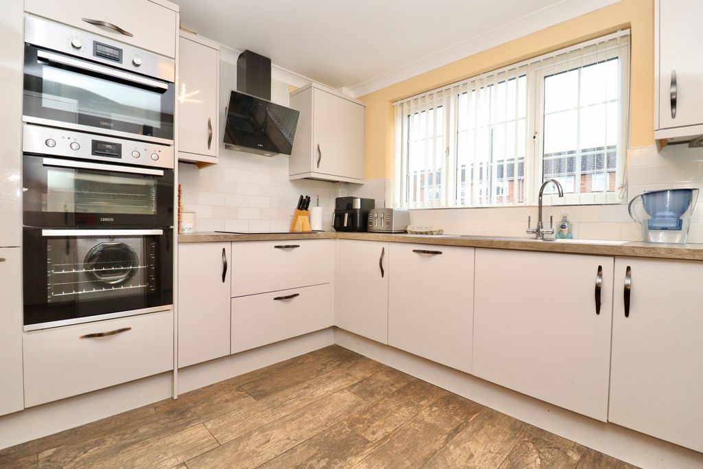 Property photo 2 of 24