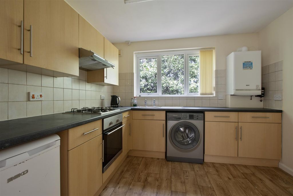Property photo 2 of 10 Kitchen