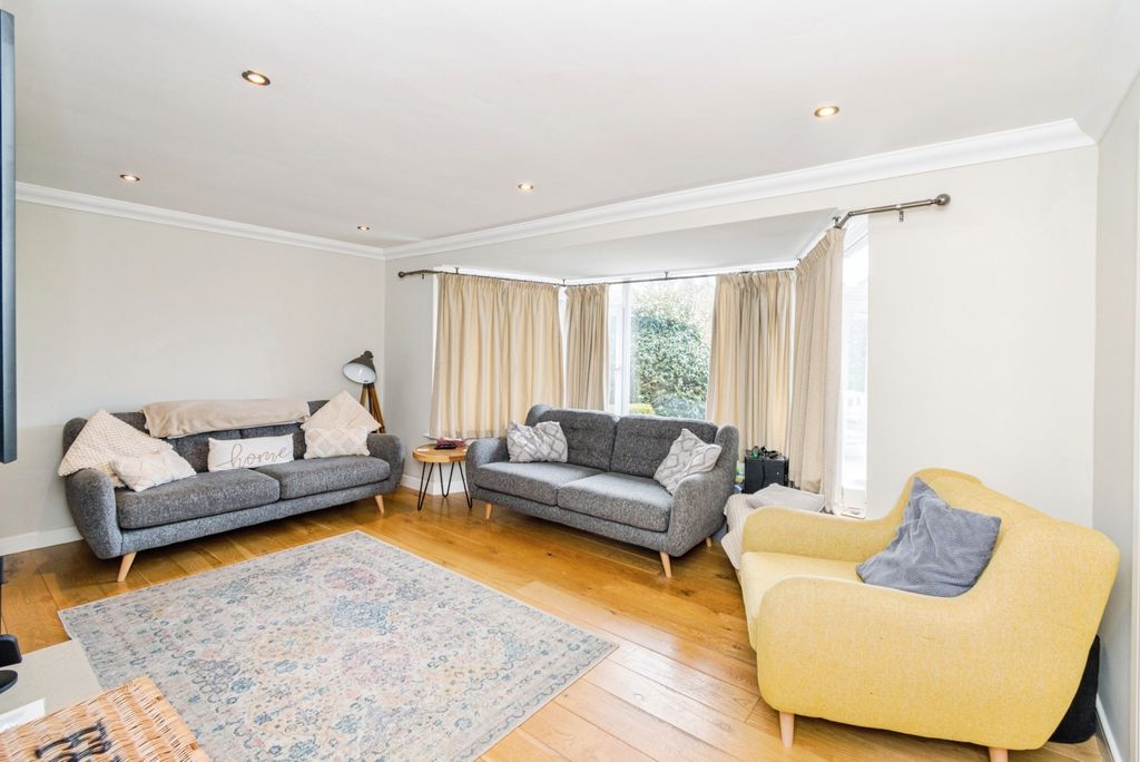 Property photo 3 of 24 Pbox-Img.Jpg