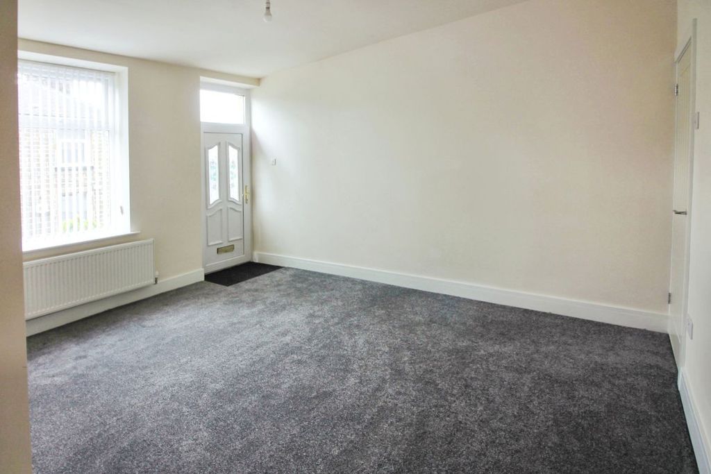 Property photo 2 of 20 Living Room