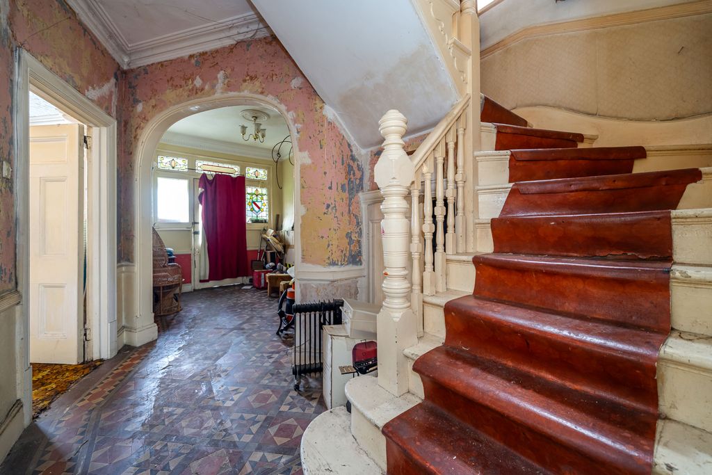 Property photo 3 of 11