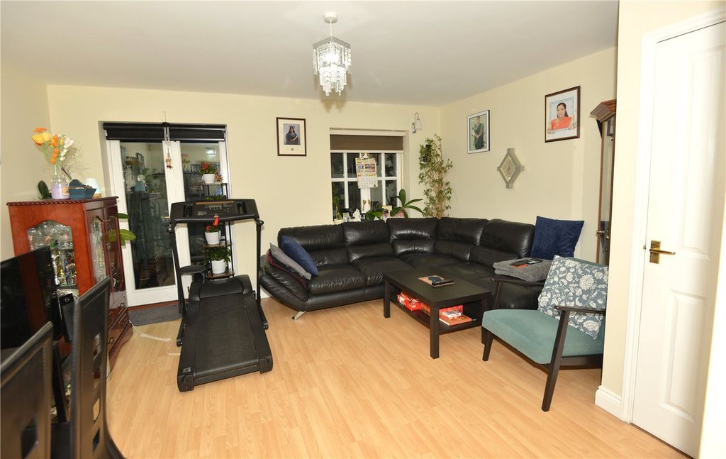 Property photo 3 of 10 Sitting/Dining Room