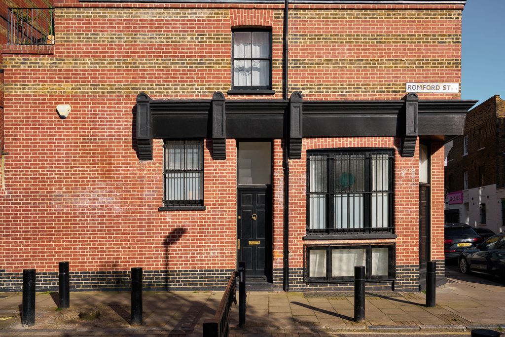 Property photo 2 of 27 334401 - A0Op60000040Crbmay_N51.Jpg