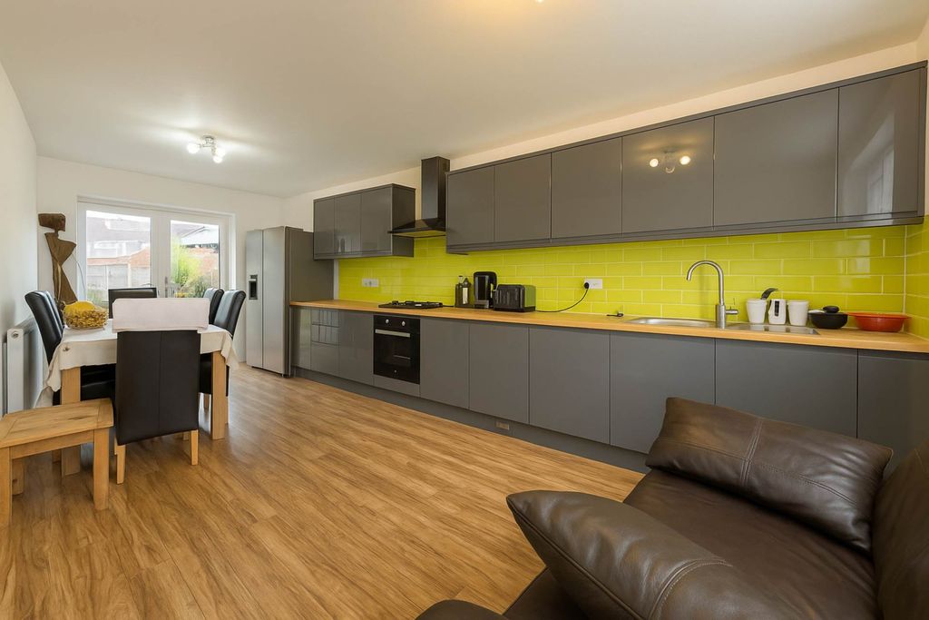 Property photo 3 of 3