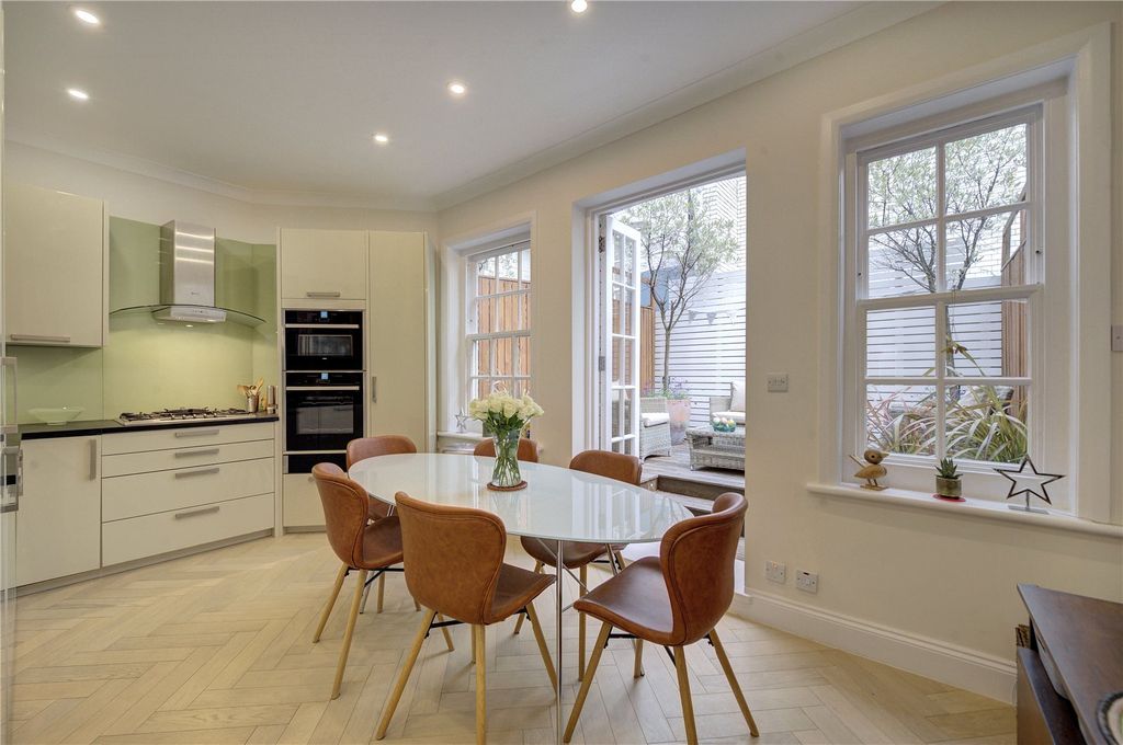 Property photo 3 of 11 Kitchen Diner