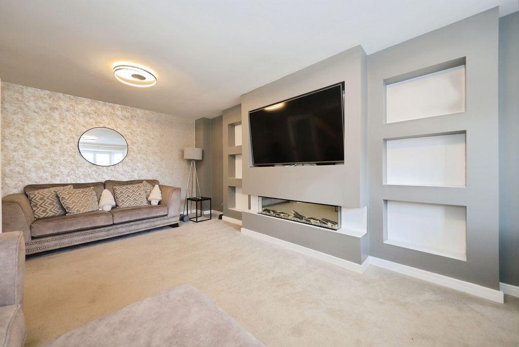 Property photo 3 of 17 Photo