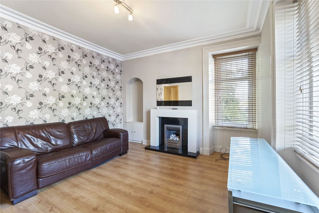 Property photo 3 of 17 Holburn Street