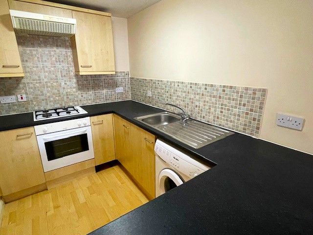 Property photo 2 of 6 Kitchen
