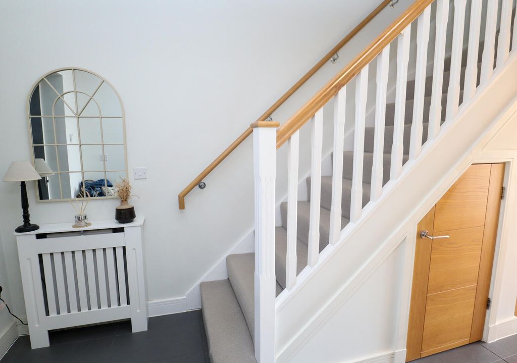 Property photo 3 of 17 Hallway