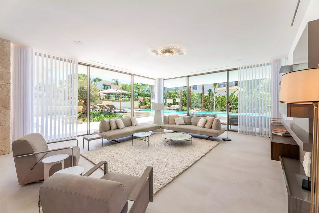 Property photo 3 of 18