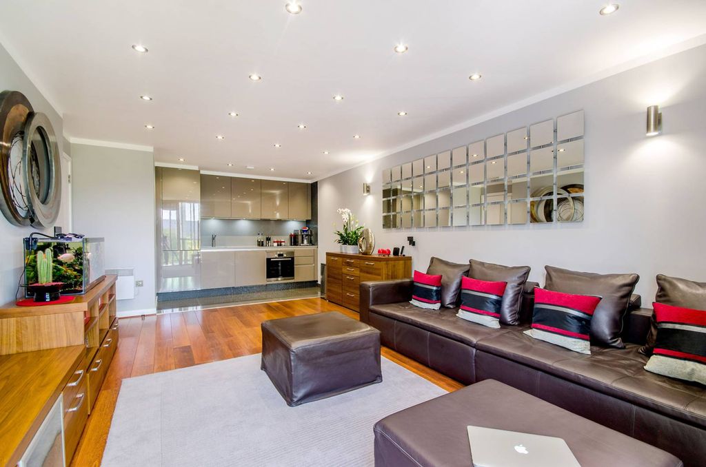 Property photo 2 of 13