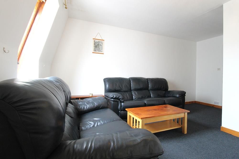 Property photo 2 of 8 Lounge Alt