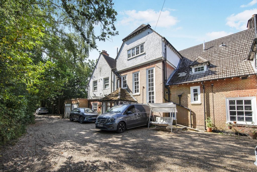 Property photo 1 of 19 Flat1Ladycroftbr2...
