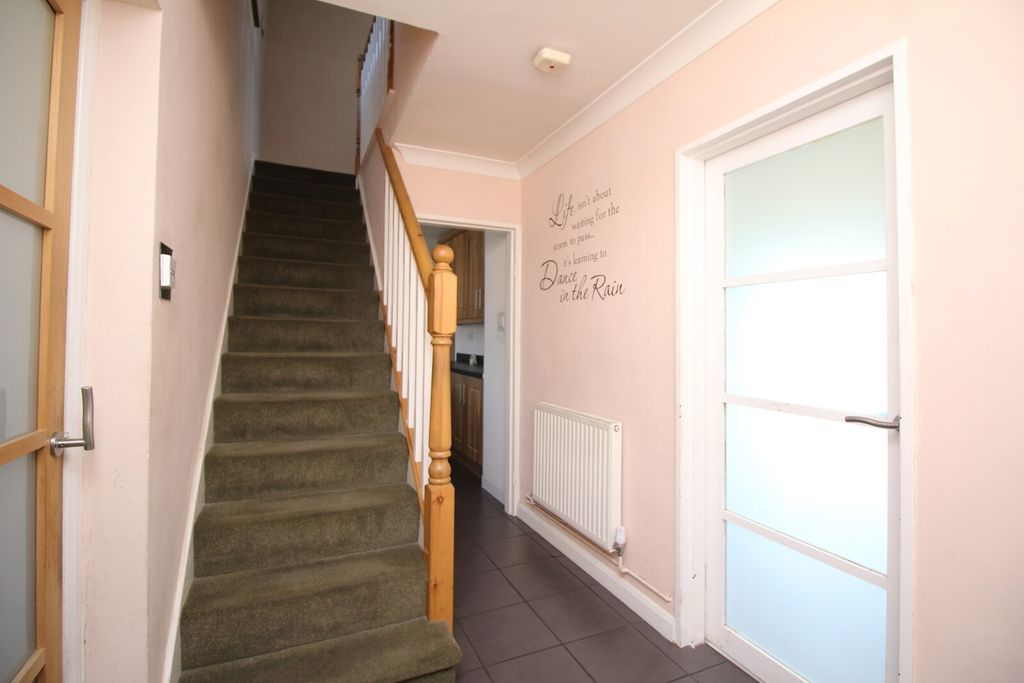 Property photo 2 of 19 Hallway